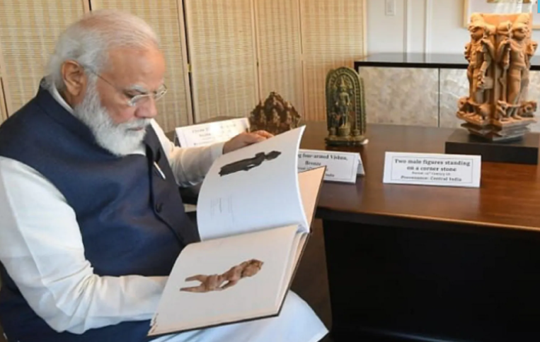 अमेरिकी राष्ट्रपति ने पीएम मोदी को तोहफे में दी 157 प्राचीन कलाकृतियां