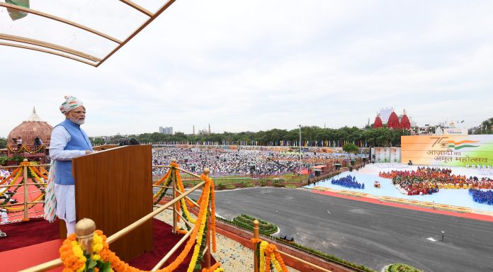 स्वतंत्रता दिवस के मौके पर प्रधानमंत्री नरेंद्र मोदी ने लाल किले से नौवीं बार राष्ट्रीय ध्वज फहराया. यह नौवां मौका था, जब प्रधानमंत्री ने लाल किले की प्राचीर से तिरंगा फहराया।
