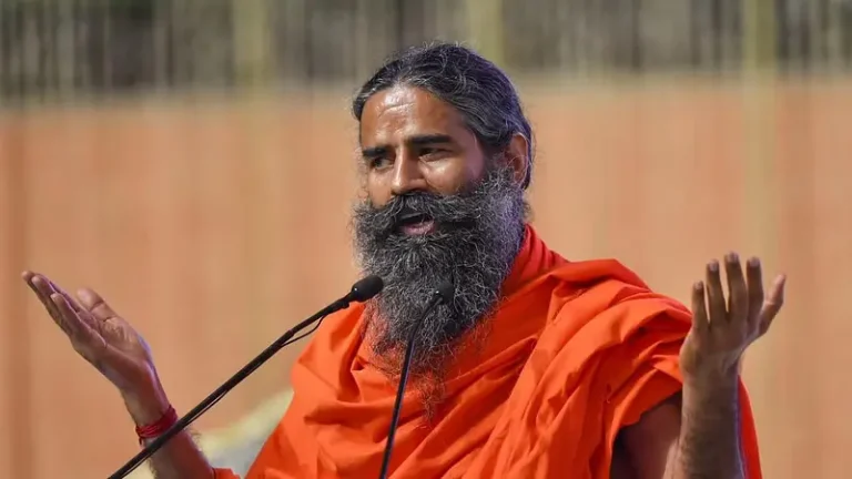 आचार्य बालकृष्ण और बाबा रामदेव को कोर्ट से राहत, कोर्ट ने रामदेव की तारीफ भी की