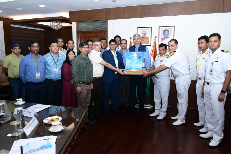 अब दुश्मन के रडार की पकड़ में नहीं आएंगे नौसेना के जहाज, डीआरडीओ ने बनाया एक खास तरह का रॉकेट