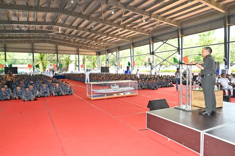 CDS General अनिल चौहान ने INS चिल्का का दौरा किया, अग्निवीर प्रशिक्षणों का अवलोकन किया