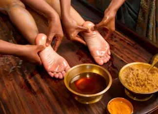 सरसों तेल से तलवों की मालिश के फायदे, गहरी नींद और शरीर को मिलेगा आराम