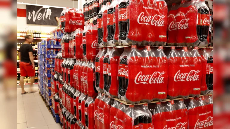 अब कोका-कोला की 400 ml की बोतल सिर्फ ₹20 में, कैम्पा कोला की चुनौती के बाद कीमत घटाई