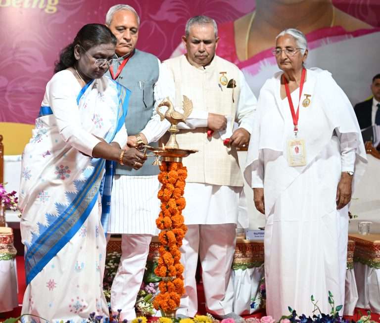 राष्ट्रपति द्रौपदी मुर्मु ने हिसार में ब्रह्माकुमारी के अभियान ‘समग्र कल्याण के लिए आध्यात्मिक शिक्षा’ का शुभारंभ किया!
