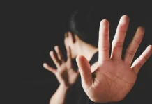 12 साल की बच्ची से अश्लीलता के आरोप में दुकानदार गिरफ्तार, विरोध में व्यापारियों ने की दुकानें बंद