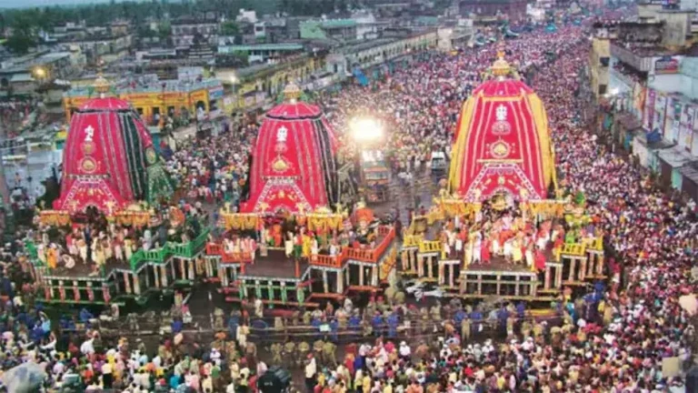 पुरी रथ यात्रा में भगदड़ से मचा हाहाकार, 3 श्रद्धालुओं की मौत, 50 घायल