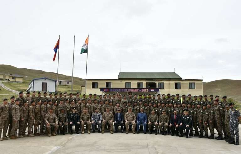 ‘नोमैडिक एलीफेंट’ अभ्यास के समापन समारोह में शामिल हुए रक्षा सचिव!