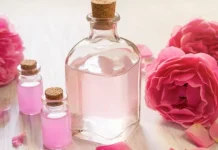 गर्मियों में रात को गुलाब जल लगाने का सही तरीका और इसके फायदे, पाएं हेल्दी और ग्लोइंग स्किन