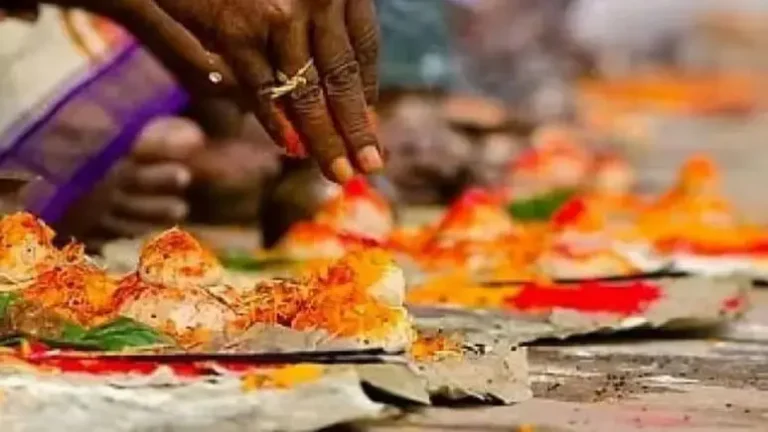 मृत्युभोज की परंपरा शास्त्रों की दृष्टि में पुण्य या दिखावा? जानिए क्या कहते हैं गरुड़ पुराण, मनुस्मृति और महाभारत