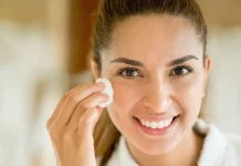 चेहरा धोने के बाद अपनाएं ये घरेलू उपाय, स्किन रहेगी फ्रेश और ग्लोइंग