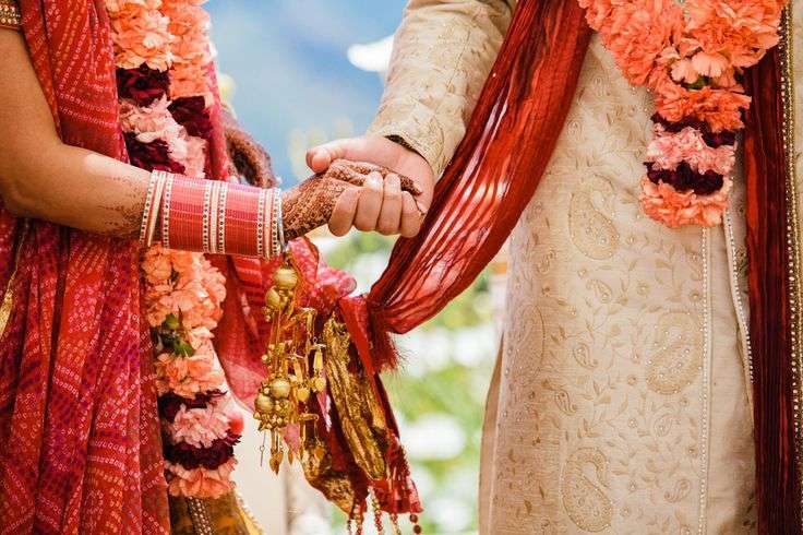 महराजगंज: प्रेमिका की मौत के बाद शव से रचाई शादी, सिंदूर भरते हुए छलक उठे प्रेमी के आँसू