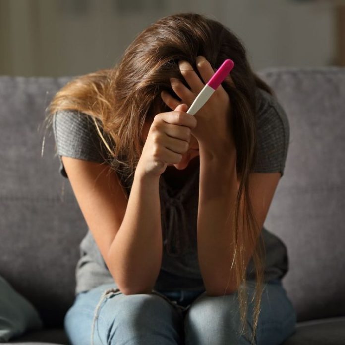 The bride got angry after seeing the pregnancy test kit on her first night.