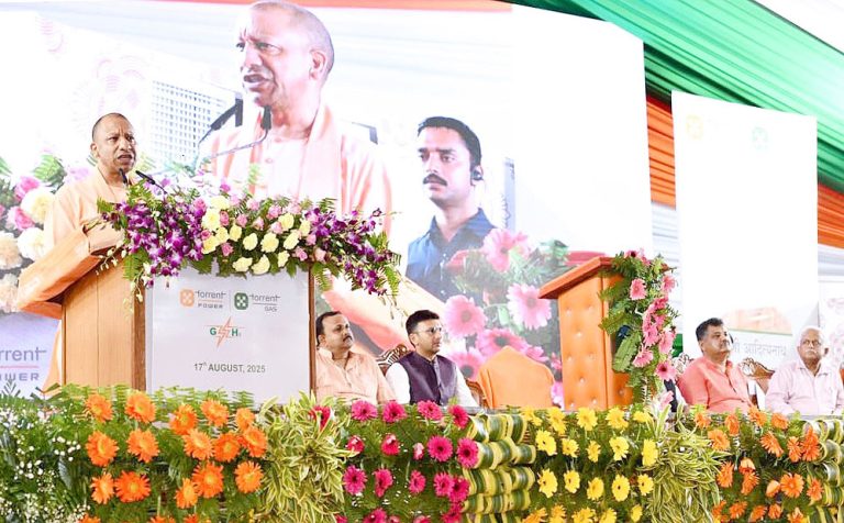UP: नौकरियों में महिलाओं की भागीदारी अब आधी, CM का ऐलान!