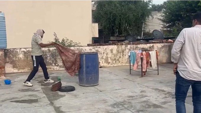 The blue drum scared people again…the body of a young man was found in the drum on the roof of the house, his wife and children were missing!