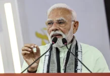 पीएम मोदी का भावनगर में रोड शो, करेंगे 34,200 करोड़ की परियोजनाओं का शुभारंभ