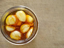 शहद में भिगोया लहसुन, इम्यूनिटी बढ़ाने से लेकर दिल की सेहत तक देता है चमत्कारी फायदे