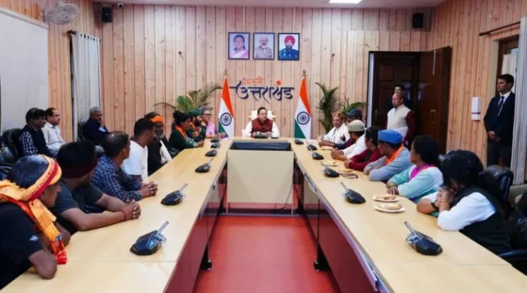 चौखुटिया में स्वास्थ्य सेवाओं के सुदृढ़ीकरण की मांग को लेकर निकली पदयात्रा देहरादून पहुंची, मुख्यमंत्री धामी से मिला प्रतिनिधिमंडल