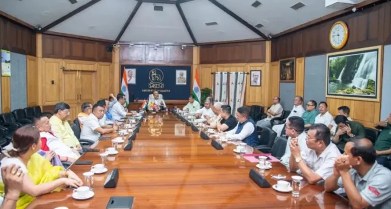 मणिपुर में शांति की उम्मीद, हिंसा के बाद पहली बार साथ दिखे कुकी–मैतेई समुदाय के भाजपा विधायक