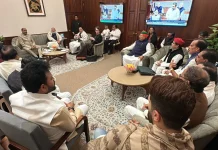 सियासत के शोर में शालीनता की तस्वीर, संसद परिसर में चाय पर मिले दिग्गज नेता