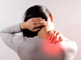 गलत पॉश्चर से बढ़ रहा गर्दन दर्द, राहत देंगी ये 4 आसान एक्सरसाइज