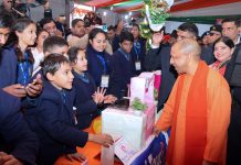 “छोटे बच्चे स्मार्टफ़ोन से डिप्रेशन का शिकार हो जाते हैं” — गोरखपुर में बोले मुख्यमंत्री योगी आदित्यनाथ