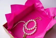 क्या आपने कभी गौर किया है कि सुनार सोना–चांदी हमेशा गुलाबी कागज़ में ही क्यों देता है?