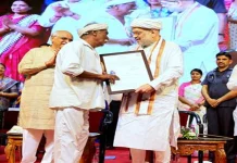 हरिद्वार दौरे पर अमित शाह ने CAA के तहत शरणार्थियों को सौंपी नागरिकता, उत्कृष्ट पुलिसकर्मियों को किया सम्मानित