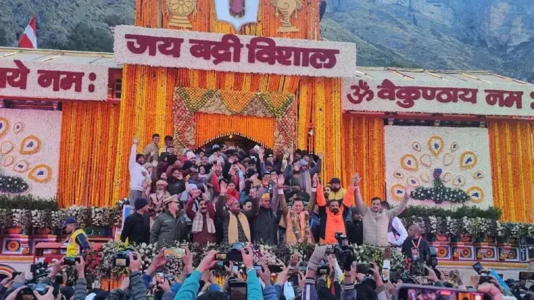 बद्रीनाथ धाम के कपाट खुले, जय बद्री विशाल के जयघोष से गूंजा देवभूमि उत्तराखंड