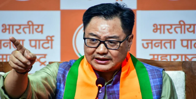 नक्सलवाद पर सियासी संग्राम, किरण रिजिजू के आरोपों से राहुल गांधी और कांग्रेस पार्टी घिरी