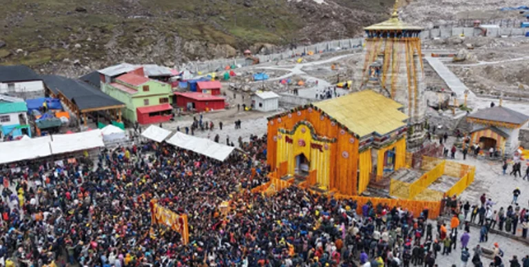 हर-हर महादेव के जयघोष से केदारनाथ धाम के कपाट खुले — आस्था का महासंगम शुरू