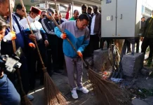 देहरादून में स्वच्छता अभियान में मुख्यमंत्री धामी बने प्रेरणास्रोत, लोगों को दिया साफ-सफाई का संदेश