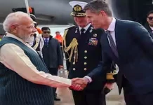 नरेंद्र मोदी पहुंचे नीदरलैंड, भारतीय समुदाय ने किया भव्य स्वागत