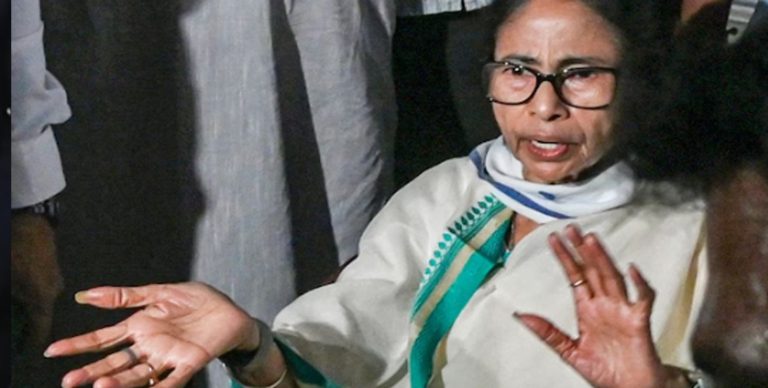 पश्चिम बंगाल में बड़ा राजनीतिक संकट, राज्यपाल ने भंग की विधानसभा, मंत्रिमंडल बर्खास्त