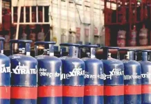 कमर्शियल गैस सिलिंडर महंगा, 19 किलो सिलिंडर के दाम में 993 रुपये की भारी बढ़ोतरी