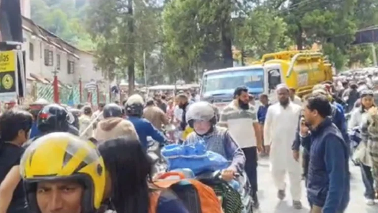 नैनीताल में दर्दनाक हादसा, जल संस्थान का बेकाबू ट्रक भीड़ में घुसा; दिल्ली की दो महिला पर्यटक गंभीर घायल