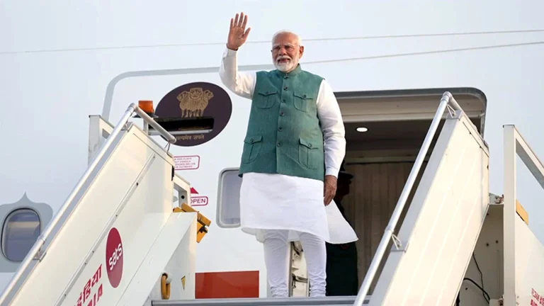PM मोदी आज से इंडोनेशिया, ऑस्ट्रेलिया और न्यूजीलैंड के 6 दिवसीय दौरे पर, रक्षा-व्यापार समेत कई अहम मुद्दों पर होगी चर्चा