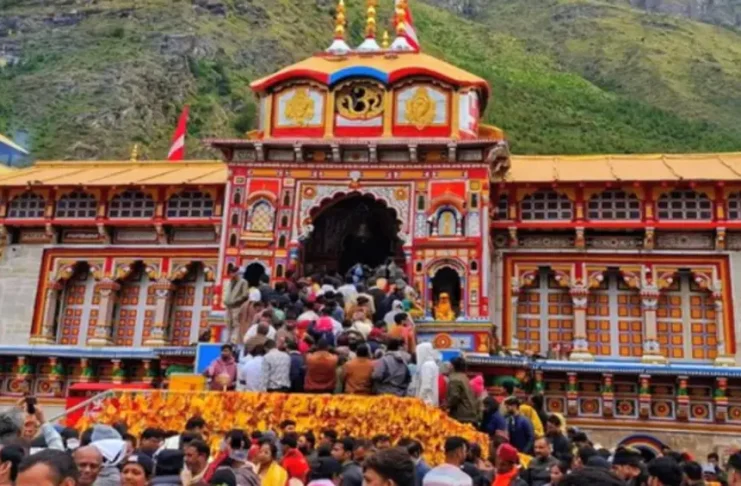 बदरीनाथ धाम के गर्भगृह में वीडियो बनाना पड़ा भारी, मुंबई के पर्यटक पर कार्रवाई