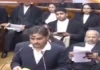 सुप्रीम कोर्ट में हंगामा, याचिकाकर्ता ने CJI से की अभद्रता, दस्तावेज भी उछाले