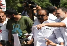 राहुल-प्रियंका निर्वाचन आयोग की ओर बढ़े, पुलिस ने रोका इंडिया ब्लॉक का मार्च